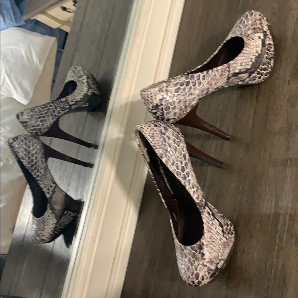 Heels - Picture 2 of 3